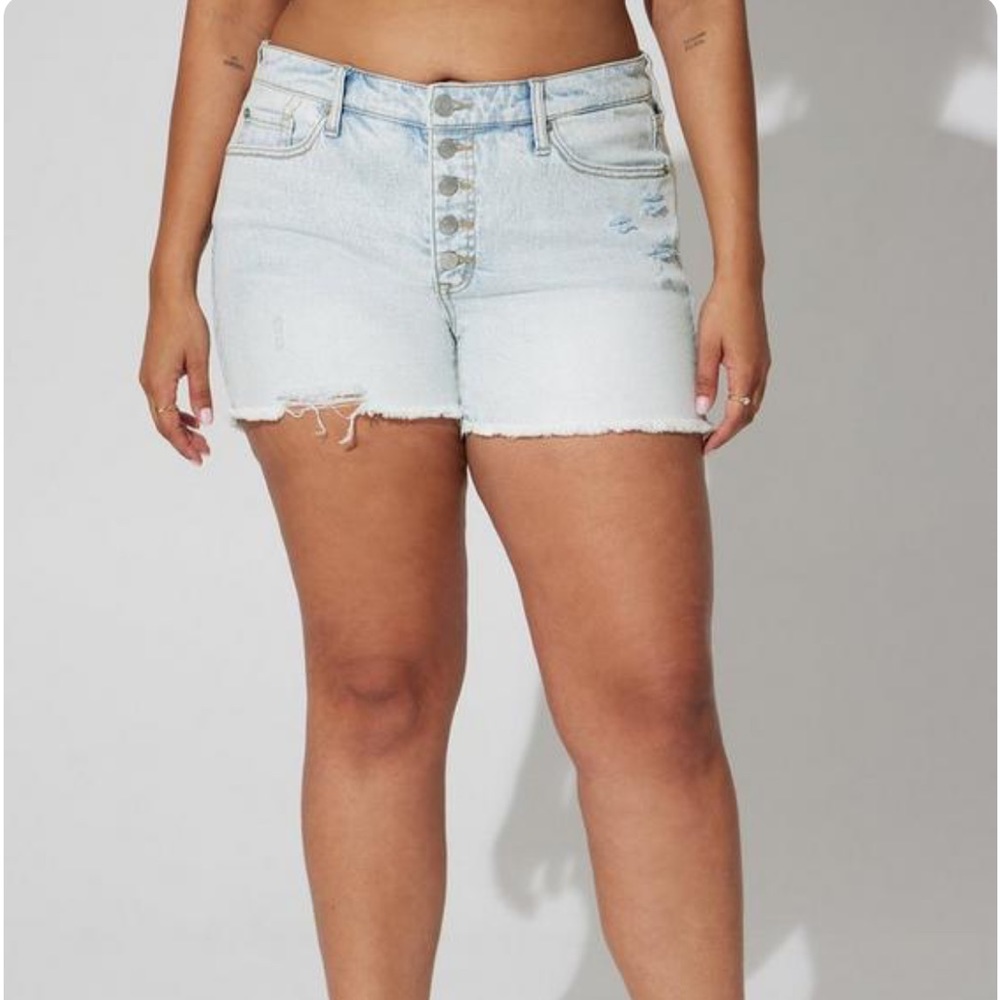 Torrid light wash mid rise shorts